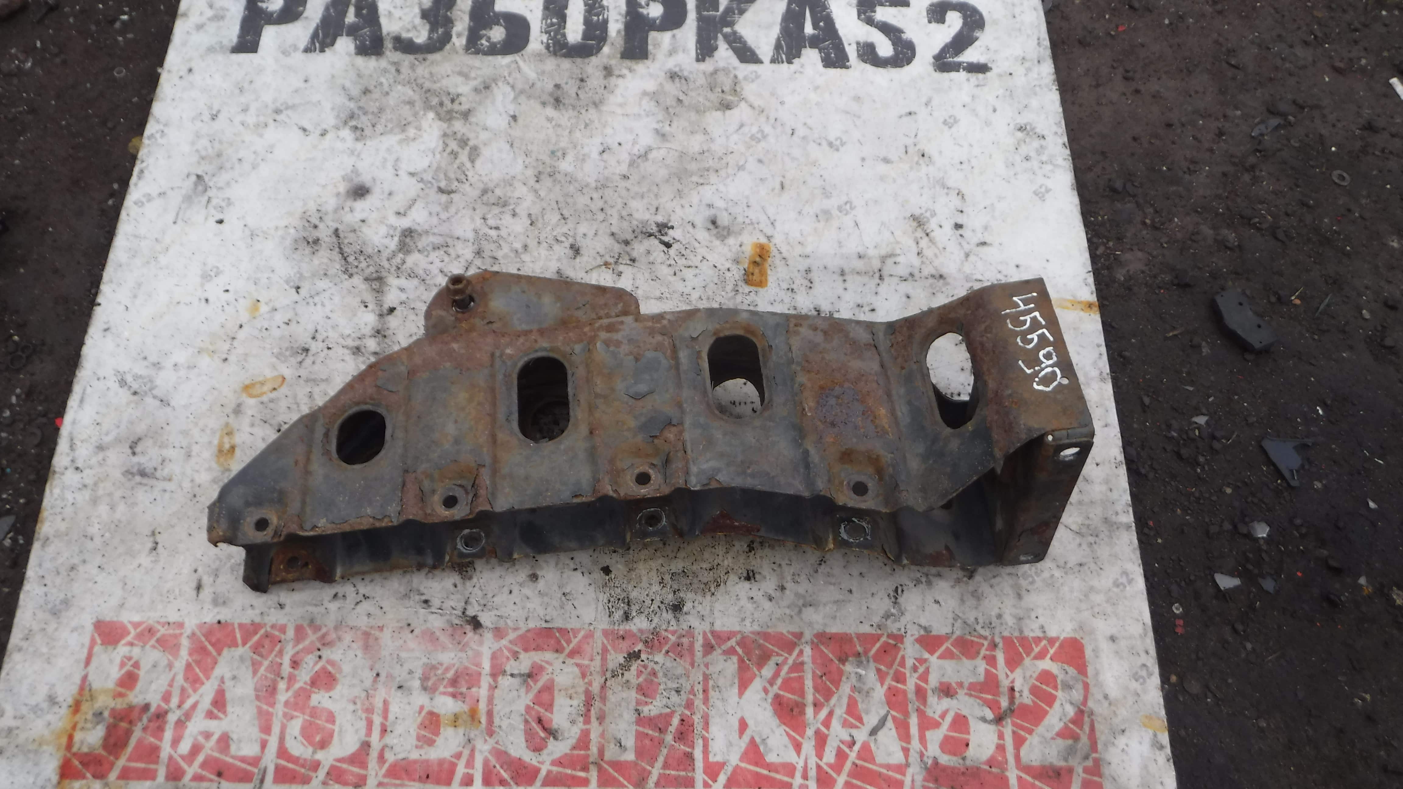 Кронштейн кабины передний правый Лонжерон кабины Ивеко стрейлс Iveco strails Cursor 10 2002 504031948